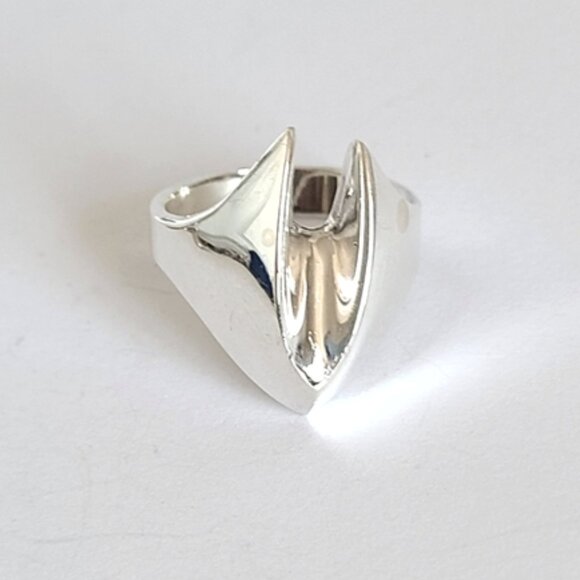 Vintage Unique Chunky Sterling Silver Avant Garde Ring 8 - Picture 1 of 10
